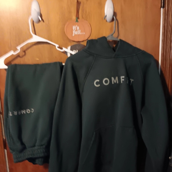 Comfrt Green Women's Hoodie/Jogger Set - Picture 1 of 2
